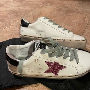 Star sneakers look like golden goose